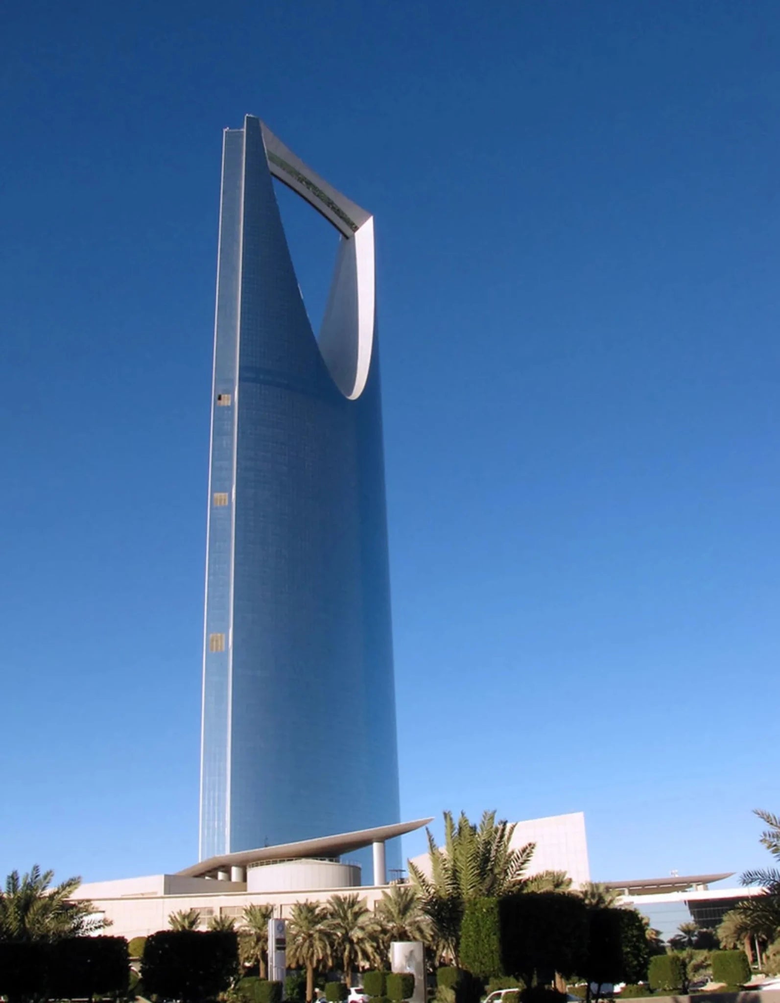 The Kingdom Tower in Riyadh Saudi Arabia - AMAZON FACTORY